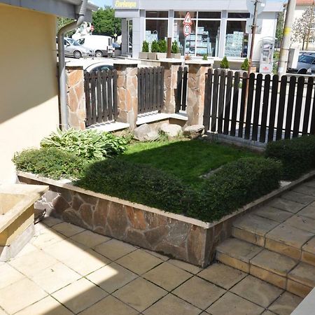 Къща За Гости Ирис Kyustendil Ngoại thất bức ảnh