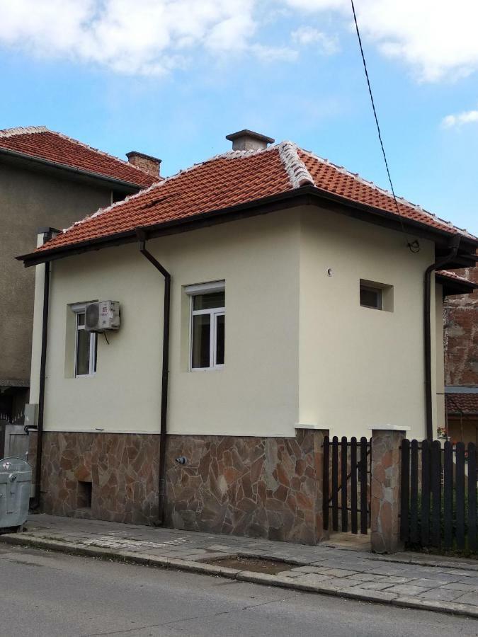 Къща За Гости Ирис Kyustendil Ngoại thất bức ảnh